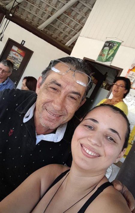Aluna dos bombeiros voluntários de São João do Itaperiú salva cantor famoso durante o almoço