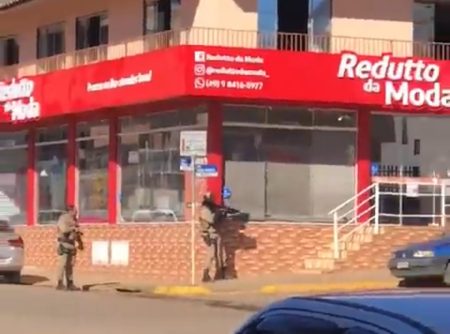 URGENTE: Troca de Tiros e reféns durante assalto em Santa Catarina
