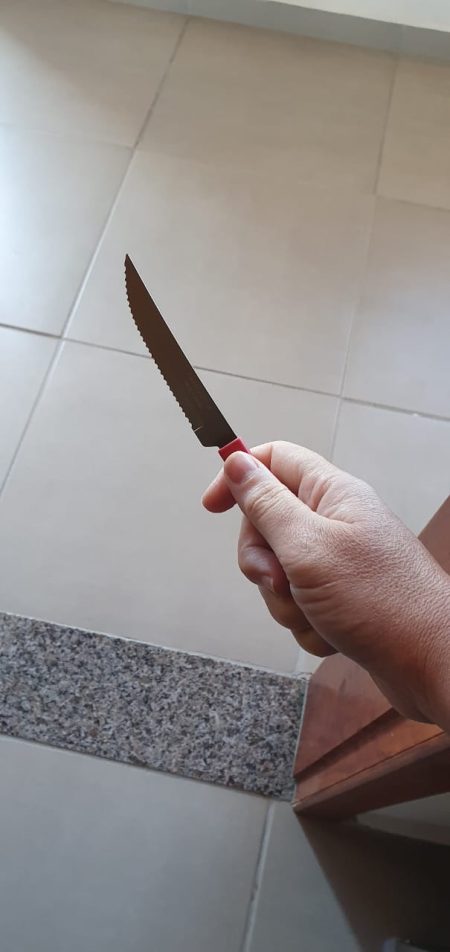 Usuário de droga invade residência e é morto a facada por adolescente