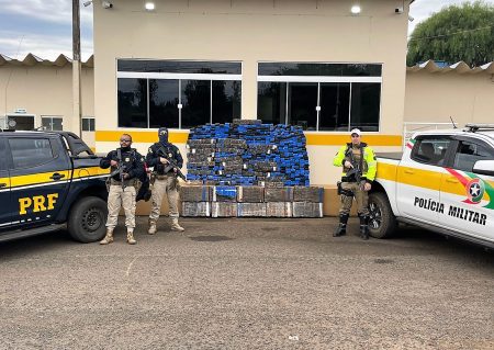 Operação conjunta entre PRF e PMR apreende carga de maconha avaliada em R$ 1,7 milhão e prende paranaense