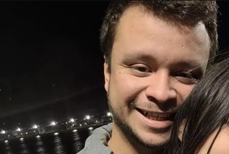 Jovem morre após colisão frontal entre moto e carro