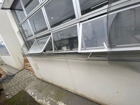 ALUMINÍO – Estruturas de janelas de escola são furtadas no final de semana