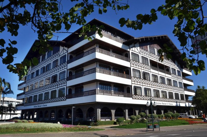 BLUMENAU – Prefeitura lança concurso com salários de até R$ 23 mil