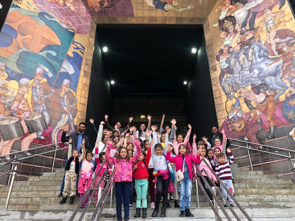 Projeto municipal leva alunas de São João do Itaperiú ao Festival de Dança de Joinville