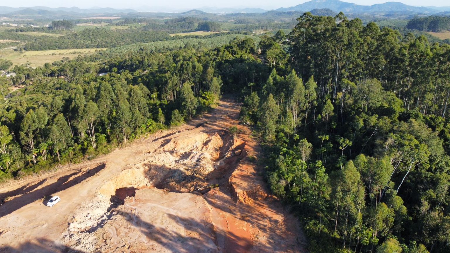 Barra Velha obtém licença ambiental para extração de macadame após parceria com empresa de Blumenau