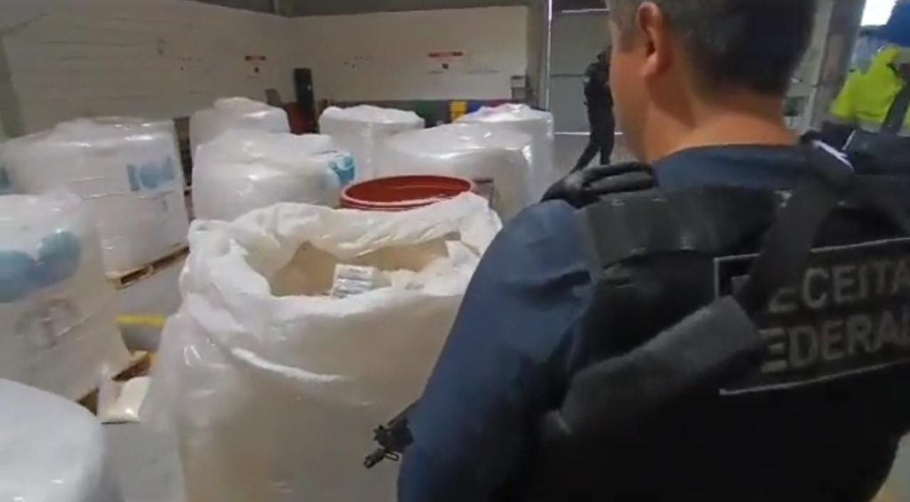 VÍDEO – RF e PF realizam maior apreensão de cocaína do ano em Santa Catarina: até o momento 760 kg foram apreendidos