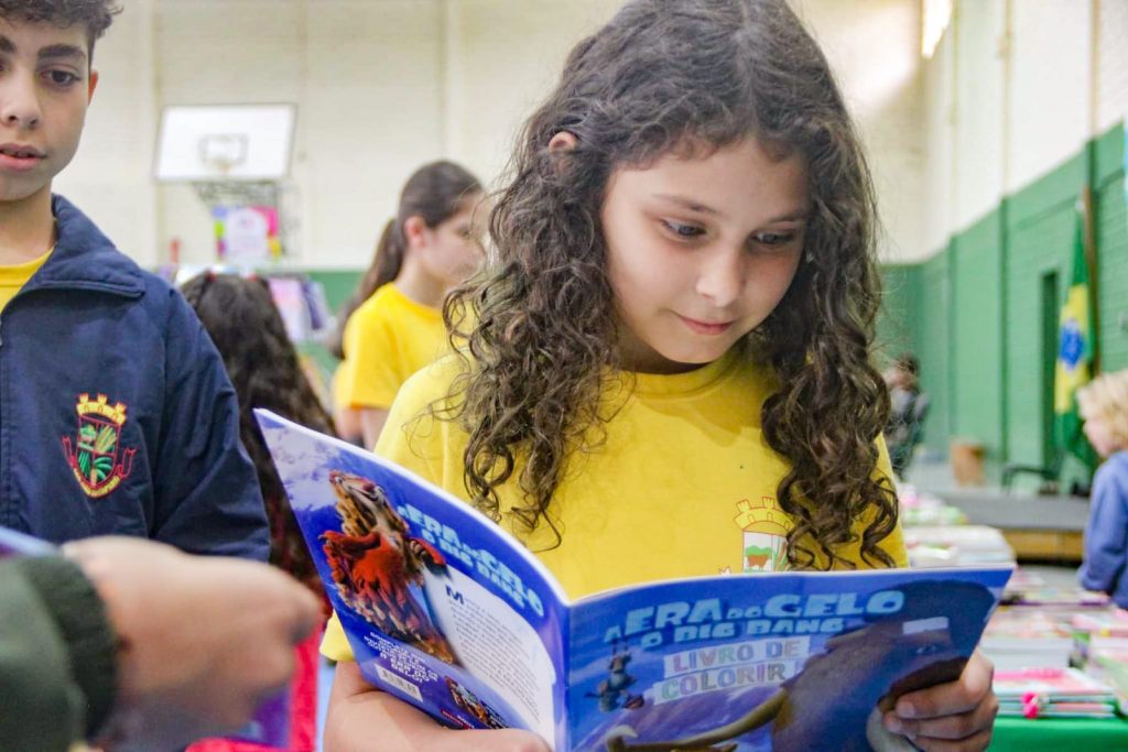 É AMANHÃ – Educação dá início a 5ª Feira do Livro em São João do Itaperiú