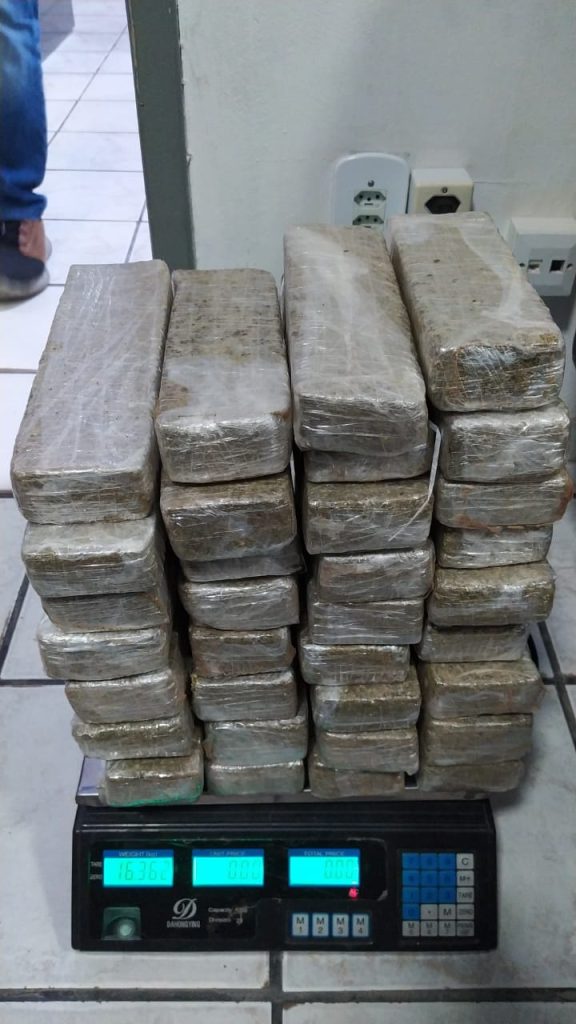PRF prende casal com 16 quilos de maconha na BR-101 em Barra Velha