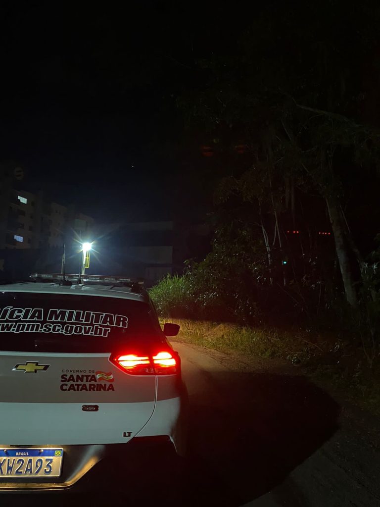 Homem suspeito de estupro é preso em Blumenau, vítima voltava do trabalho e foi arrastada pelos cabelos
