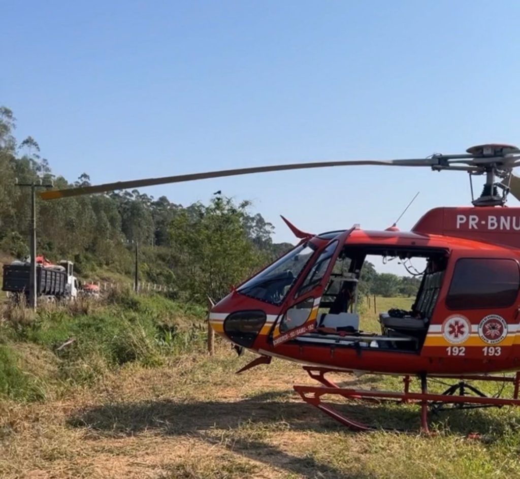 Arcanjo 03 de Blumenau é acionado após colisão entre carro de passeio e caminhão em Itajaí