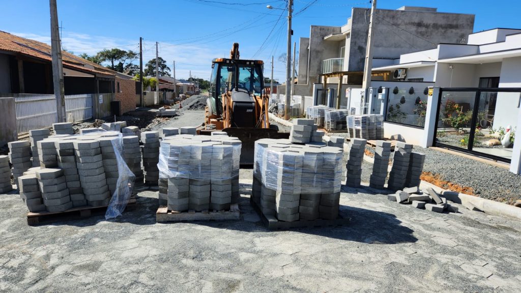 Prefeito de Barra Velha visita obras de pavimentação no Bairro Quinta dos Açorianos