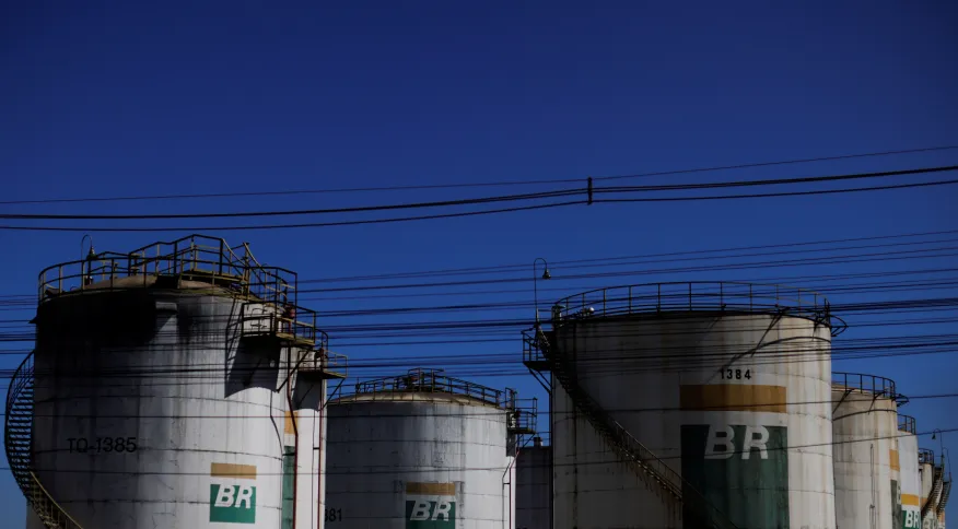 Petrobras vai convocar 2.170 trabalhadores em cadastro de reserva e abrir novo concurso