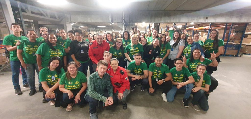 TROCO SOLIDÁRIO – Bombeiros Voluntários de Barra Velha são recebidos pela equipe da Havan