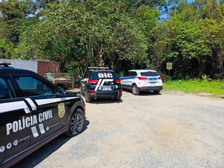 DIC de Joinville localiza desmanche ilegal de veículos e prende 3 suspeitos