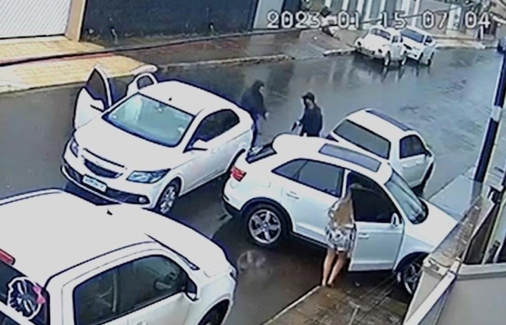 DIC de SC prende em Curitiba assassinos de morador do Paraná morto em BC: assista momento da execução