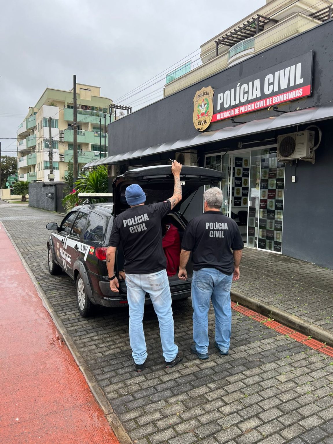Homem que esfaqueou mulher na frente dos filhos e invadiu casa de veraneio durante fuga é preso
