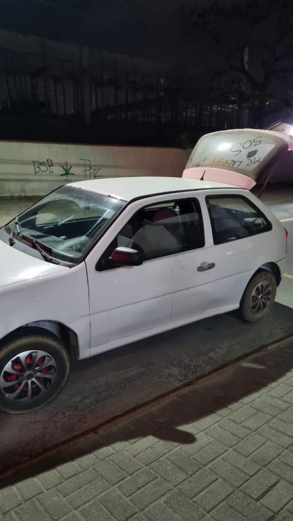 EXCLUSIVO – Bandidos armados invadem residência em São João do Itaperiú e fazem família refém: ‘momentos de terror’