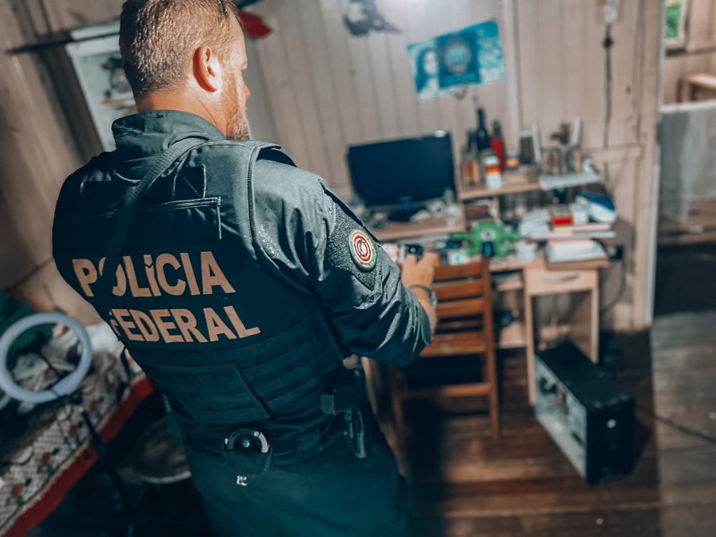 Operação da PF em Santa Catarina combate pornografia infantil pela internet