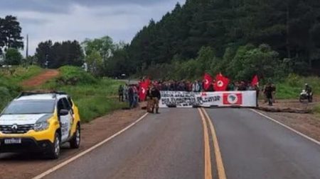 VÍDEO: MST ameaça parar o Brasil e rende policiais no Paraná