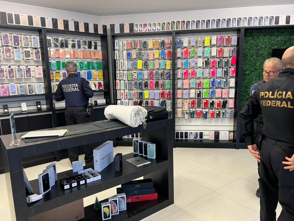 VÍDEO – Receita e Polícia Federal apreendem R$ 400 mil em produtos falsificados em Brusque e Blumenau