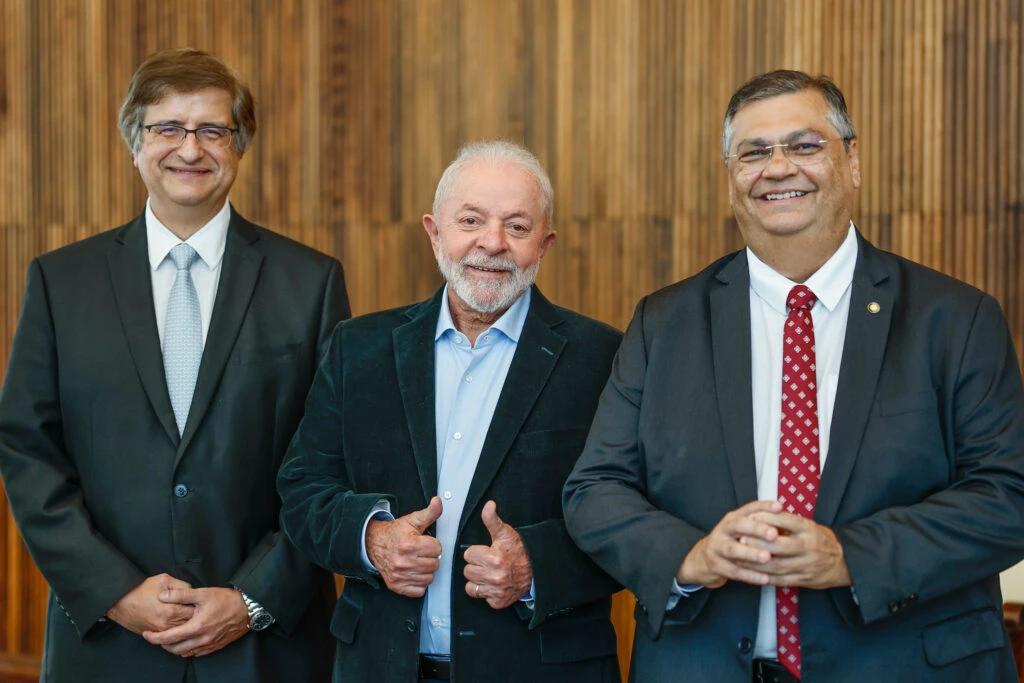 Dino se manifesta sobre indicação ao STF e Novo entra com abaixo assinado