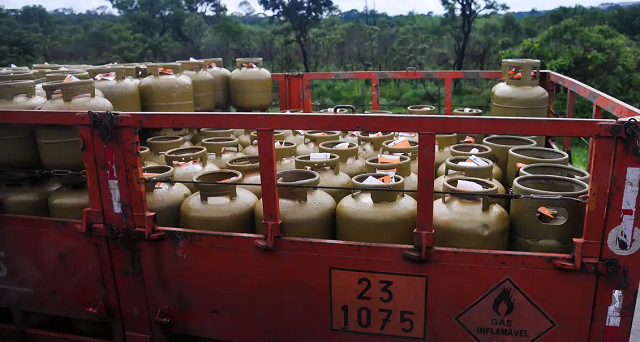 AUMENTO – Preço do gás de cozinha atinge recorde histórico em 71 cidades brasileiras