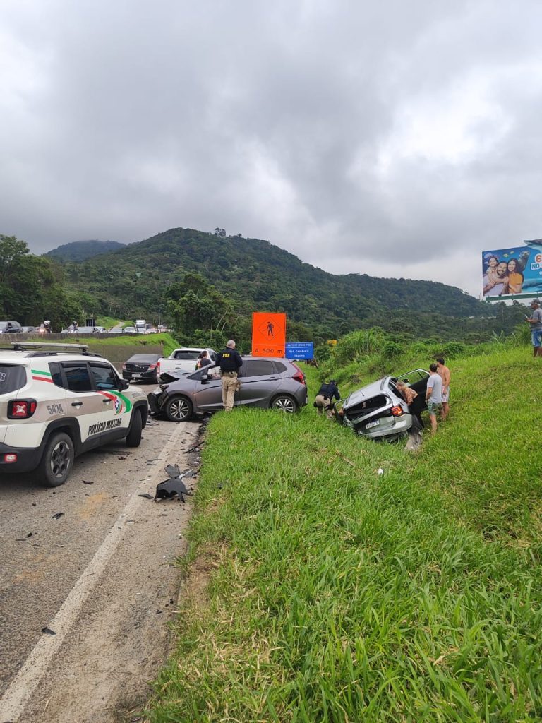Após furtar veículo em Piçarras ladrão causa acidente na BR-101 em Santa Catarina