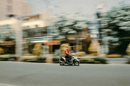 Motociclista que tombou na pista por conta de fiação solta será indenizado em Joinville
