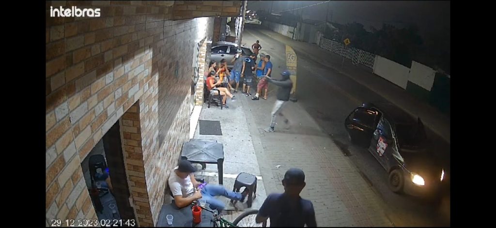 VÍDEO – Dupla executa dois em bar no Norte de Santa Catarina