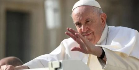 Papa autoriza que padres abençoem casais do mesmo sexo