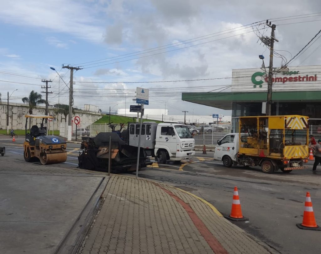 Barra Velha inicia serviço de recapeamento na avenida Governador Celso Ramos
