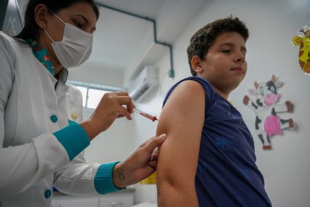 Vacina contra a dengue está disponível em 13 cidades de SC para crianças de 10 e 11 anos