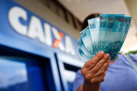 CAIXA: Inscrições para mais de 4 mil vagas encerram hoje