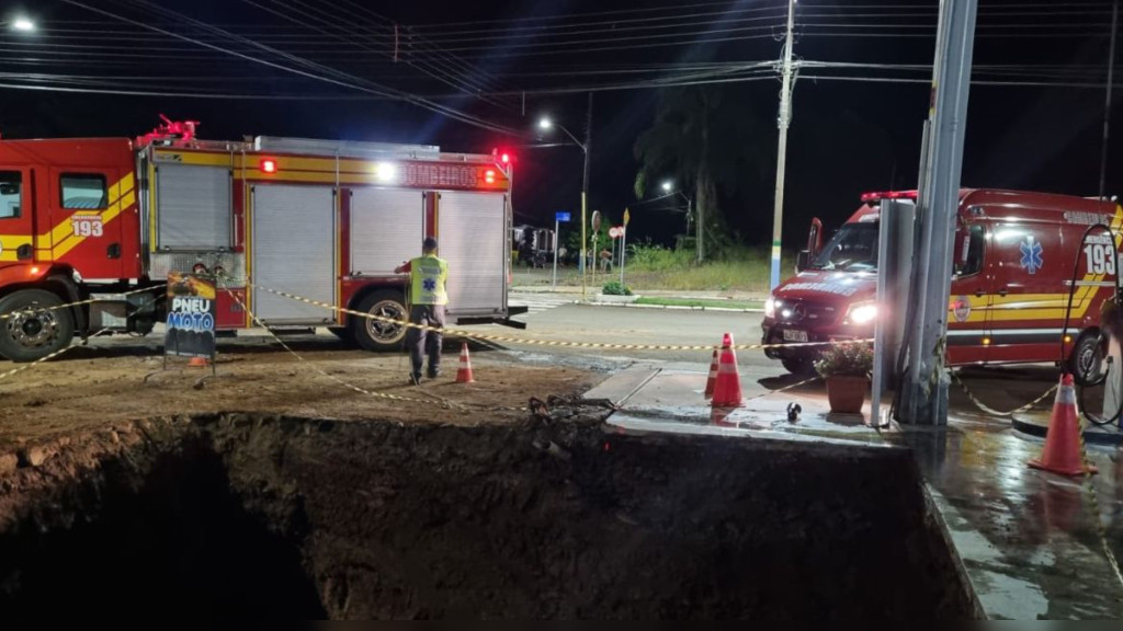 Idosa se desequilibra e cai em fosso de tanque de combustível no Oeste de SC