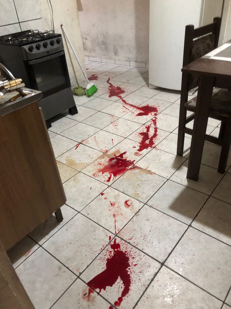 URGENTE – Jovem é assassinada a facada pelo companheiro no Alto Vale e suspeito tenta se matar