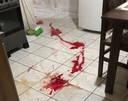 URGENTE – Jovem é assassinada a facada pelo companheiro no Alto Vale e suspeito tenta se matar