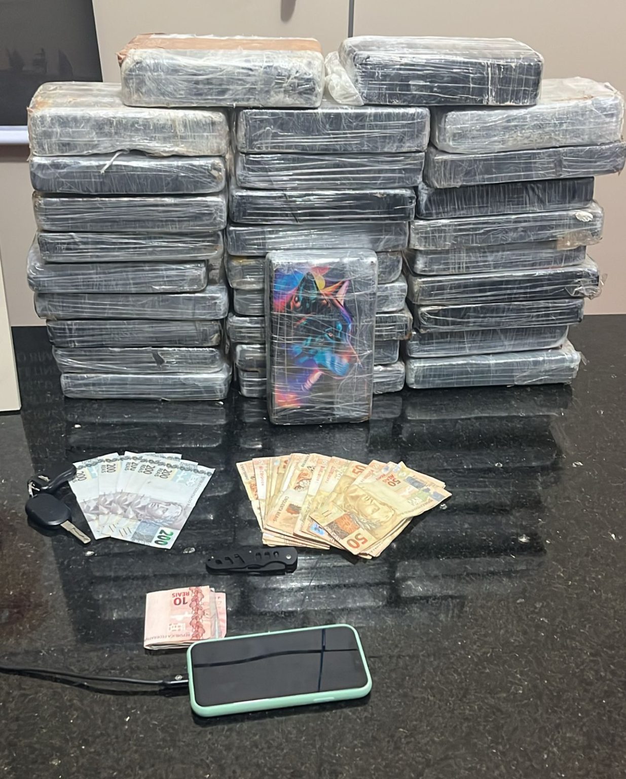 Homem que transportava 35kg de cocaína é preso na BR-101 em operação da FICCO da PF