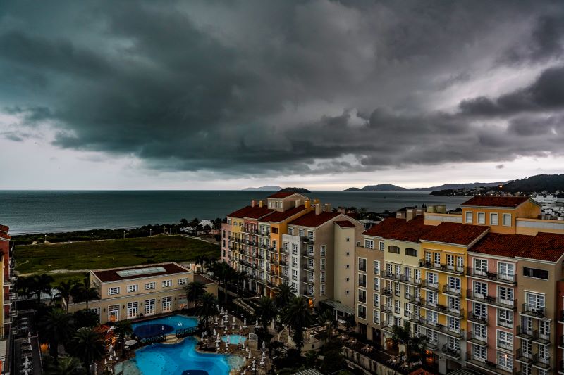 SC – Frente fria provoca queda nas temperaturas e previsão é de temporais e chuva intensa