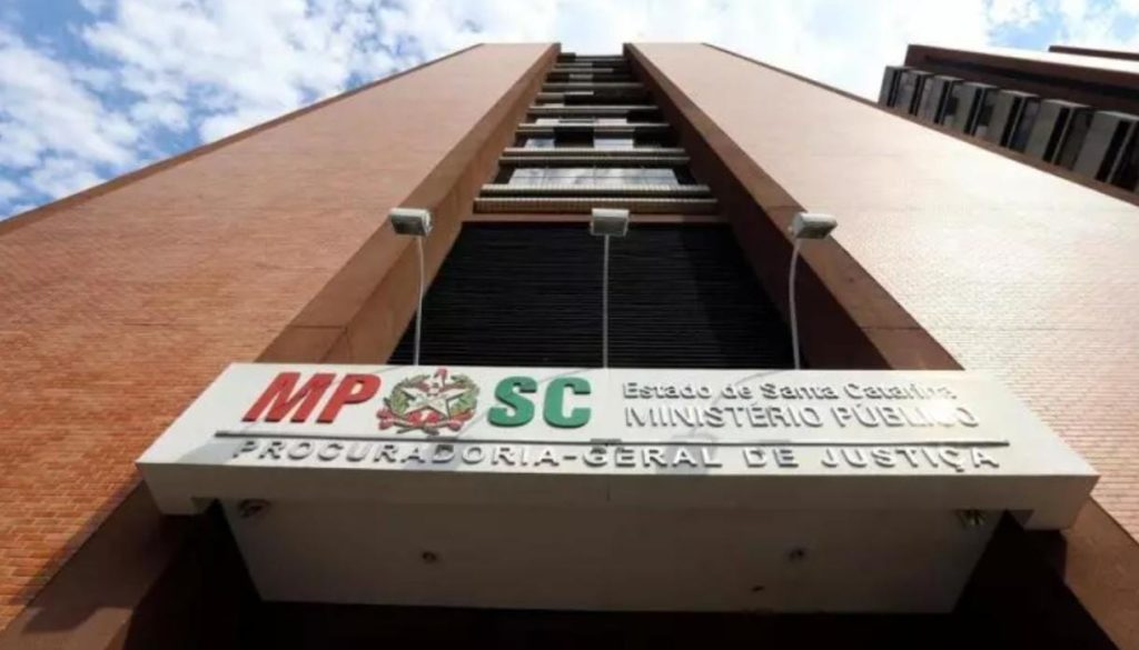 CASAN acata recomendação do MPSC e paralisa atividade de reservatório com fissura em SC
