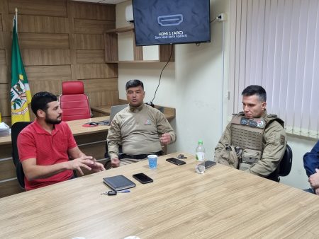 Comitiva de segurança visita São João do Itaperiú para discutir melhorias