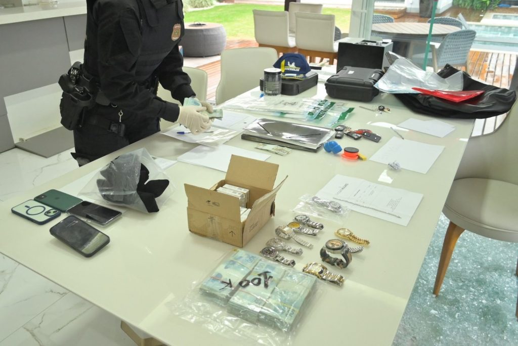 VÍDEO – Polícia Federal prende em SC italiano procurado pela Interpol