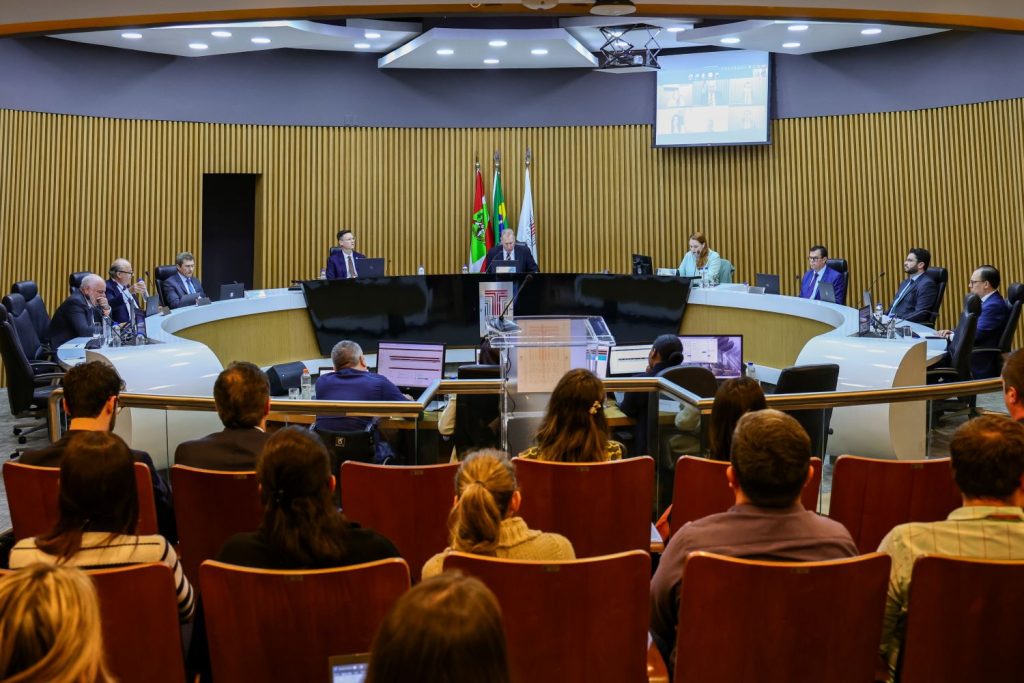 Contas de 2023 do Governo de Santa Catarina são aprovadas por unanimidade no TCE/SC
