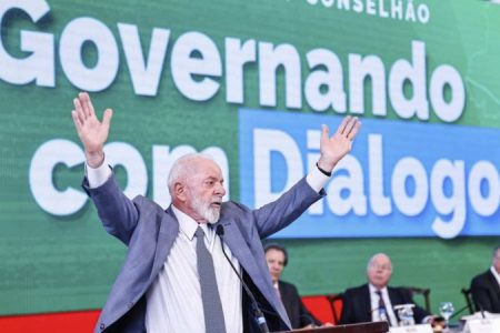 Lula sanciona “taxa das blusinhas” para compras de até US$ 50