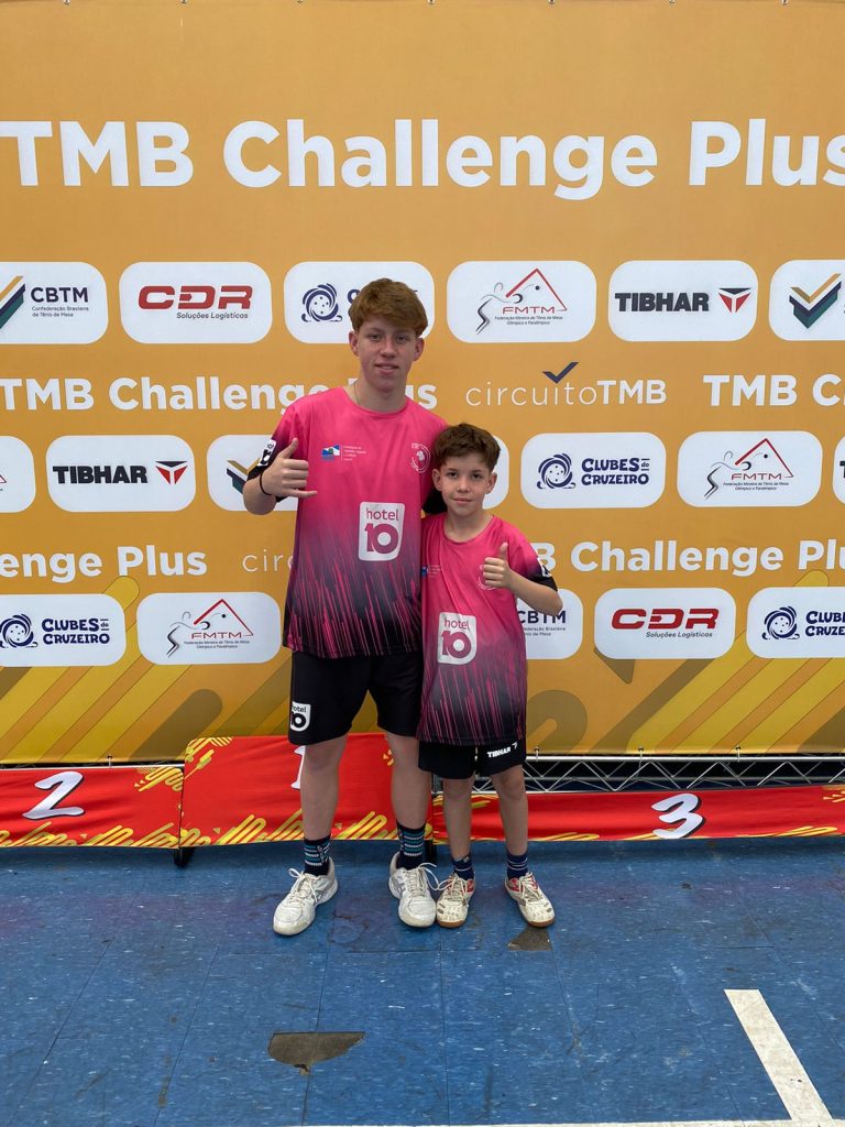 MEDALHA – Atletas de Barra Velha participam de campeonato de tênis de mesa em MG
