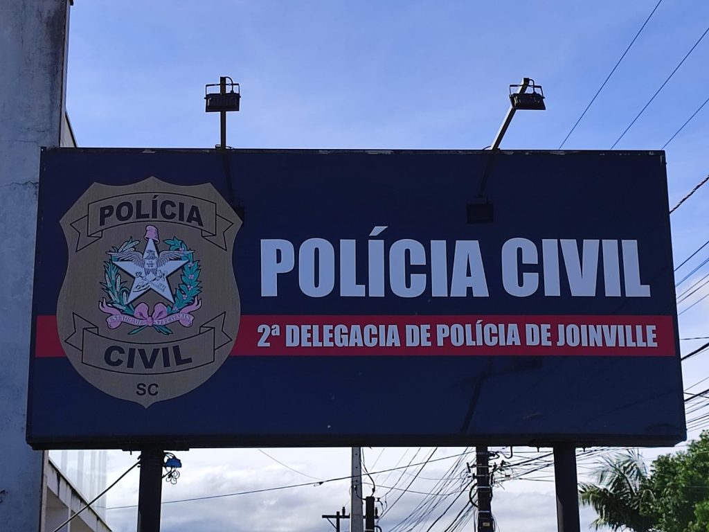 VÍDEO – Motorista é indiciado por agredir pedestre em SC e pena pode chegar a 8 anos de prisão
