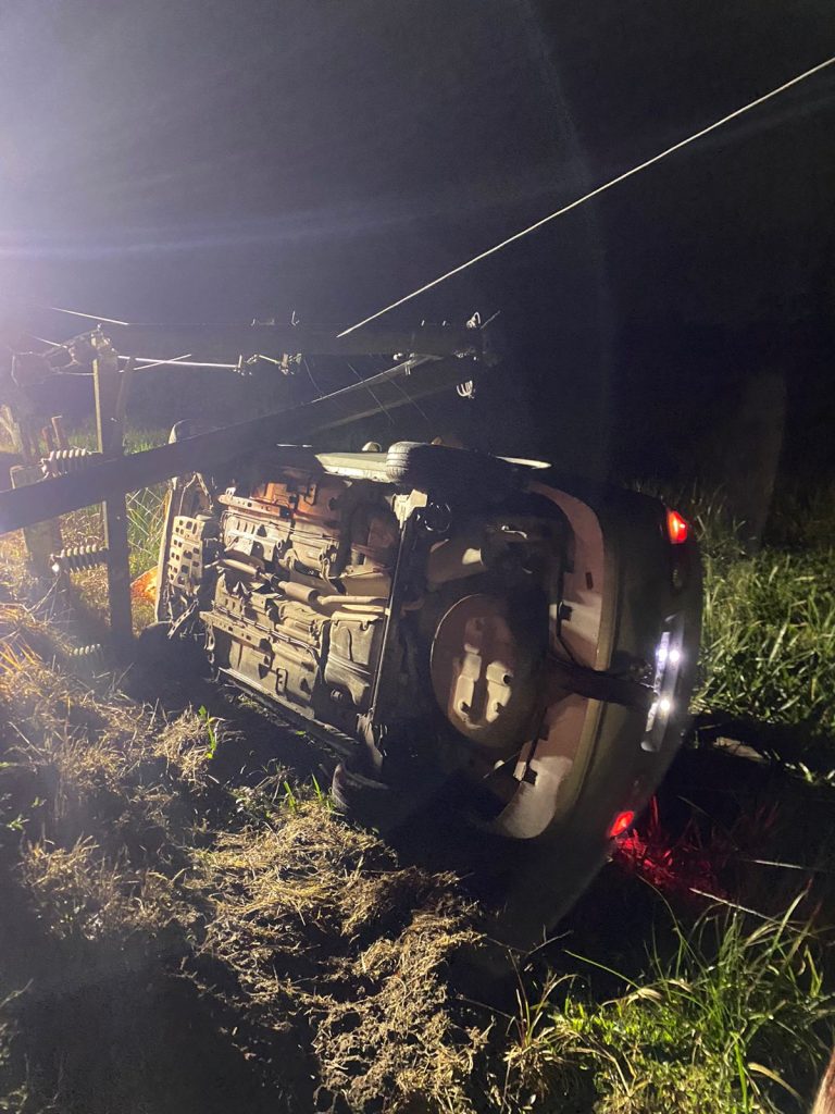 Motorista perde controle e colide com poste de energia em Santa Catarina