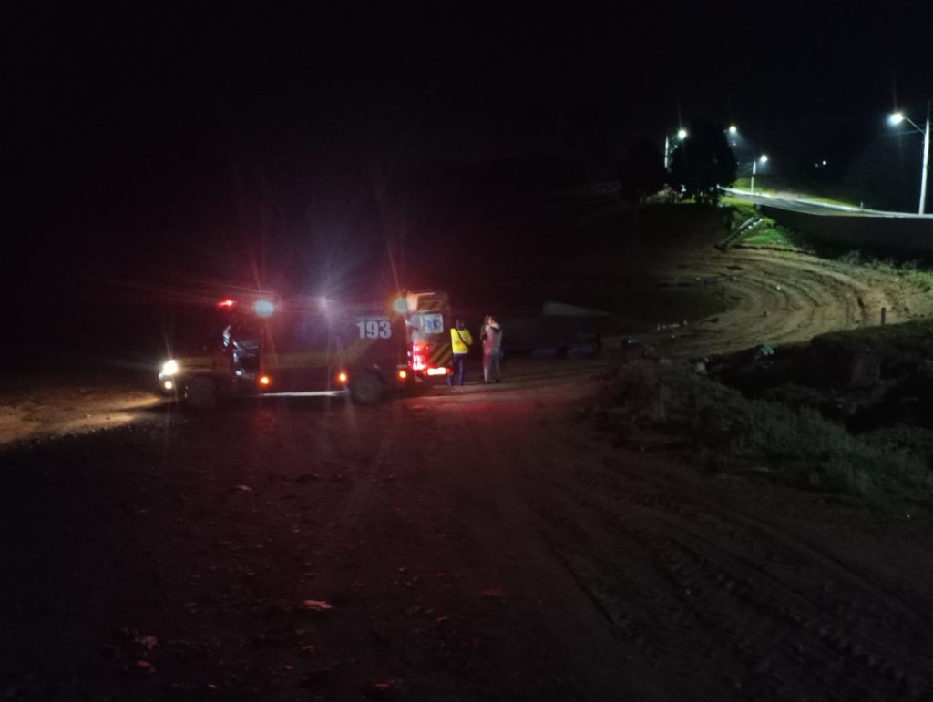 Idosa em estado crítico é regatada de barco em região de barragens em Santa Catarina