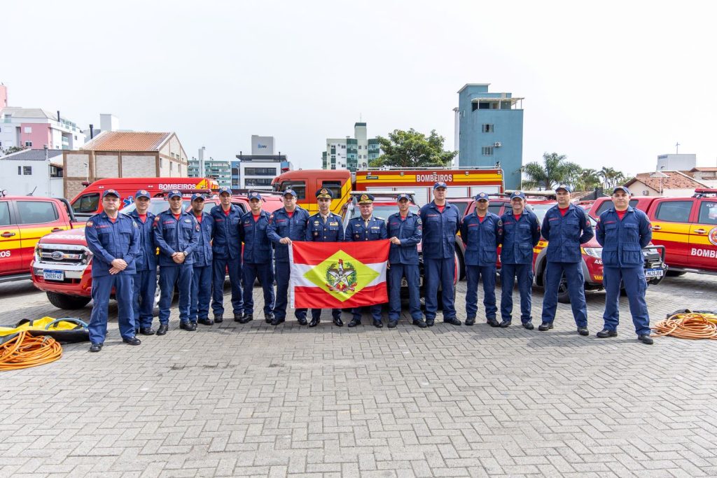 SC envia nova equipe de bombeiros militares para combate aos incêndios no Mato Grosso