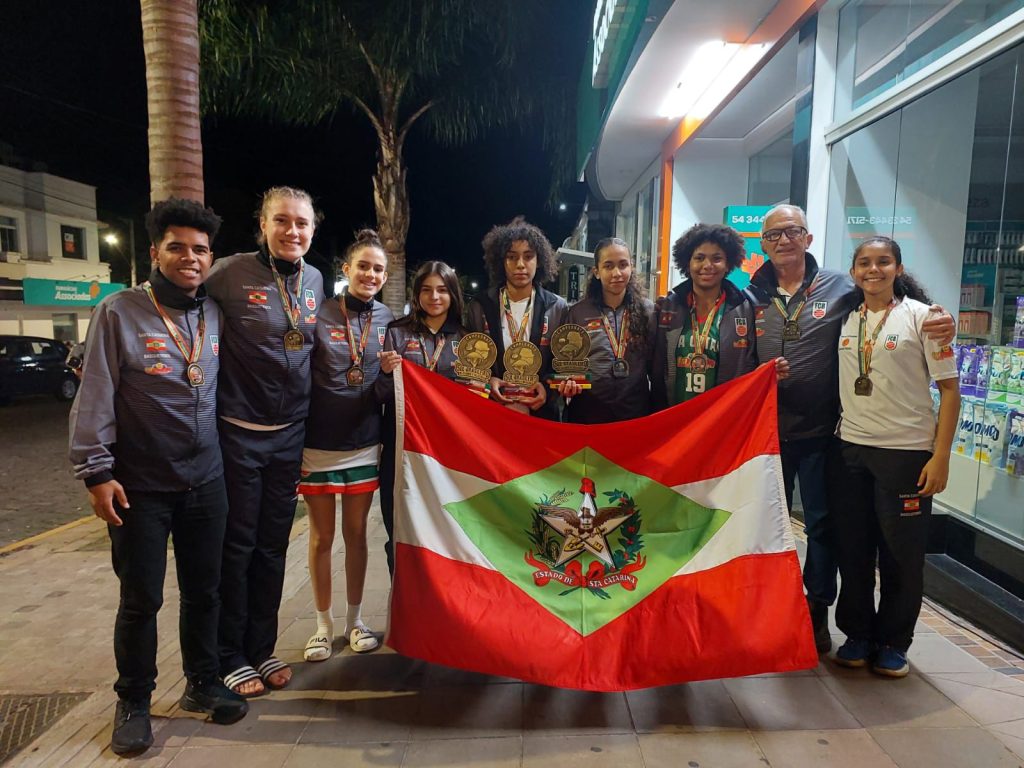 Atletas de Piçarras levam Santa Catarina ao topo em Campeonato Sul-Brasileiro de Basquete