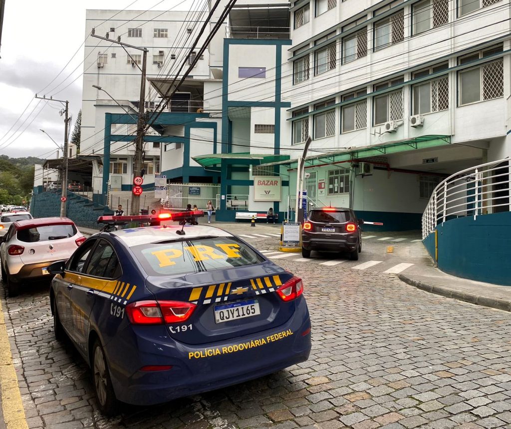 Em SC homem é escoltado pela PRF para receber transplante de rim